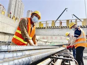 敬业的地铁建设者却被堵在了天津地铁线路的施工现场